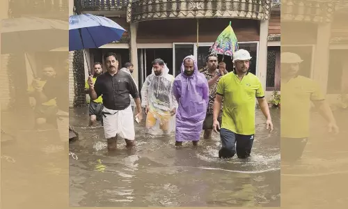 മീനാപ്പീസ് കടപ്പുറത്ത് നിരവധി വീടുകള് വെള്ളത്തിനടിയിലായി മീനാപ്പീസ് കടപ്പുറത്ത് നിരവധി വീടുകള് വെള്ളത്തിനടിയിലായി