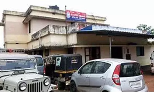 ബദിയടുക്കയില് സമാന്തര ലോട്ടറി ചൂതാട്ടത്തിലേര്പ്പെട്ട യുവാവ് അറസ്റ്റില്; കാറും 25,700 രൂപയും പിടിച്ചെടുത്തു ബദിയടുക്കയില് സമാന്തര ലോട്ടറി ചൂതാട്ടത്തിലേര്പ്പെട്ട യുവാവ് അറസ്റ്റില്; കാറും 25,700 രൂപയും പിടിച്ചെടുത്തു