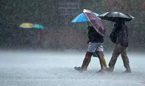 സംസ്ഥാനത്ത് ഒറ്റപ്പെട്ടയിടങ്ങളില് അതിശക്തമായ മഴ സാധ്യത പ്രവചിച്ച് കേന്ദ്ര കാലാവസ്ഥ വകുപ്പ്; വിവിധ ജില്ലകളില് ഓറഞ്ച്, മഞ്ഞ അലര്ട്ടുകള് സംസ്ഥാനത്ത് ഒറ്റപ്പെട്ടയിടങ്ങളില് അതിശക്തമായ മഴ സാധ്യത പ്രവചിച്ച് കേന്ദ്ര കാലാവസ്ഥ വകുപ്പ്; വിവിധ ജില്ലകളില് ഓറഞ്ച്, മഞ്ഞ അലര്ട്ടുകള്