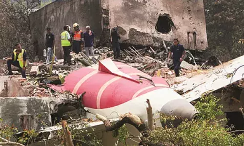 ചിറകൊടിഞ്ഞ് വീണ സ്വപ്നങ്ങള് ചിറകൊടിഞ്ഞ് വീണ സ്വപ്നങ്ങള്