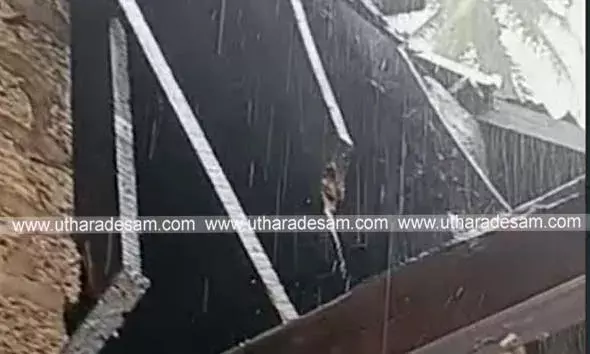 കനത്ത മഴയില്‍ കൊടിയമ്മയില്‍ വീട് തകര്‍ന്നു; കുടുംബം പരിക്കേല്‍ക്കാതെ രക്ഷപ്പെട്ടു