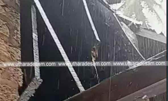 കനത്ത മഴയില് കൊടിയമ്മയില് വീട് തകര്ന്നു; കുടുംബം പരിക്കേല്ക്കാതെ രക്ഷപ്പെട്ടു കനത്ത മഴയില് കൊടിയമ്മയില് വീട് തകര്ന്നു; കുടുംബം പരിക്കേല്ക്കാതെ രക്ഷപ്പെട്ടു