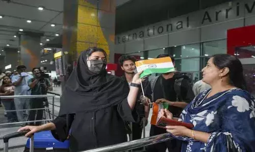 ഓപ്പറേഷന് സിന്ധു: ഇറാനില് കുടുങ്ങിയ 110 ഇന്ത്യന് പൗരന്മാരുടെ ആദ്യ സംഘം സുരക്ഷിതമായി ഡല്ഹി വിമാനത്താവളത്തിലെത്തി ഓപ്പറേഷന് സിന്ധു: ഇറാനില് കുടുങ്ങിയ 110 ഇന്ത്യന് പൗരന്മാരുടെ ആദ്യ സംഘം സുരക്ഷിതമായി ഡല്ഹി വിമാനത്താവളത്തിലെത്തി