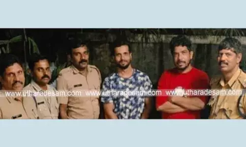 ലോറിയില് കടത്തുകയായിരുന്ന നിരോധിത പാന് ഉല്പ്പന്നങ്ങളുമായി 2 പേര് അറസ്റ്റില് ലോറിയില് കടത്തുകയായിരുന്ന നിരോധിത പാന് ഉല്പ്പന്നങ്ങളുമായി 2 പേര് അറസ്റ്റില്