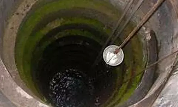 കരിവേടകത്ത് ഒരു രാത്രി മുഴുവന്‍ യുവാവ് കിണറില്‍ കുടുങ്ങി; അഗ്‌നിശമനസേന രക്ഷപ്പെടുത്തി