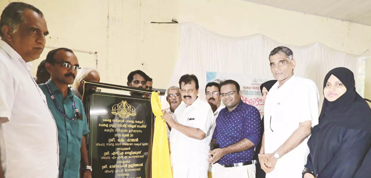 നവംബര് ഒന്ന് മുതല് കേരളത്തില് റവന്യൂ കാര്ഡുകള് ലഭ്യമാക്കും-മന്ത്രി കെ. രാജന് നവംബര് ഒന്ന് മുതല് കേരളത്തില് റവന്യൂ കാര്ഡുകള് ലഭ്യമാക്കും-മന്ത്രി കെ. രാജന്
