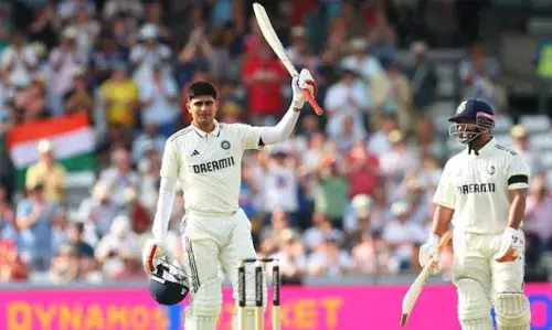 കിംഗ് ടു പ്രിന്സ്: ടെസ്റ്റ് ക്യാപ് റ്റന്സി അരങ്ങേറ്റത്തില് സെഞ്ച്വറി നേടി ചരിത്രം കുറിച്ച് ശുഭ് മാന് ഗില്; മറികടന്നത് കോഹ്ലിയുടെ റെക്കോര്ഡ് കിംഗ് ടു പ്രിന്സ്: ടെസ്റ്റ് ക്യാപ് റ്റന്സി അരങ്ങേറ്റത്തില് സെഞ്ച്വറി നേടി ചരിത്രം കുറിച്ച് ശുഭ് മാന് ഗില്; മറികടന്നത് കോഹ്ലിയുടെ റെക്കോര്ഡ്