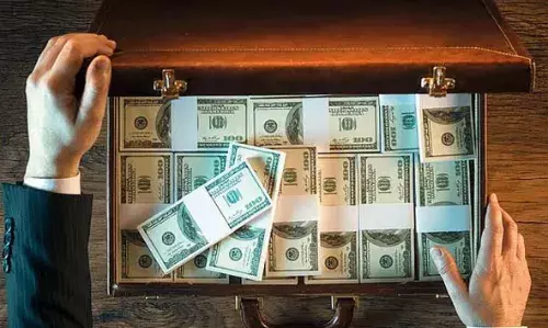 കള്ളപ്പണം വെളുപ്പിക്കല്: 5 ലക്ഷം ദിനാര് വരെ പിഴ ചുമത്തുന്ന കരട് നിയമത്തിന് അംഗീകാരം നല്കി കുവൈത്ത് കള്ളപ്പണം വെളുപ്പിക്കല്: 5 ലക്ഷം ദിനാര് വരെ പിഴ ചുമത്തുന്ന കരട് നിയമത്തിന് അംഗീകാരം നല്കി കുവൈത്ത്