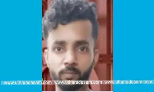 കാഞ്ഞങ്ങാട് റെയില്വെ സ്റ്റേഷന് പരിസരത്ത് ഹാഷിഷ് ഓയിലുമായി ബദിയടുക്ക സ്വദേശി അറസ്റ്റില് കാഞ്ഞങ്ങാട് റെയില്വെ സ്റ്റേഷന് പരിസരത്ത് ഹാഷിഷ് ഓയിലുമായി ബദിയടുക്ക സ്വദേശി അറസ്റ്റില്