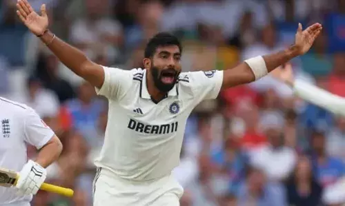 ടെസ്റ്റ് ക്രിക്കറ്റില് ഇത് ആദ്യം; ചരിത്രം സൃഷ്ടിച്ച് ജസ് പ്രീത് ബുംറ; മറികടന്നത് പാറ്റ് കമ്മിന്സിന്റെ റെക്കോര്ഡ് ടെസ്റ്റ് ക്രിക്കറ്റില് ഇത് ആദ്യം; ചരിത്രം സൃഷ്ടിച്ച് ജസ് പ്രീത് ബുംറ; മറികടന്നത് പാറ്റ് കമ്മിന്സിന്റെ റെക്കോര്ഡ്