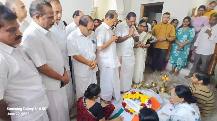 കോണ്‍ഗ്രസ് നേതാവ് കരുണ്‍ താപ്പക്ക് വിടചൊല്ലി