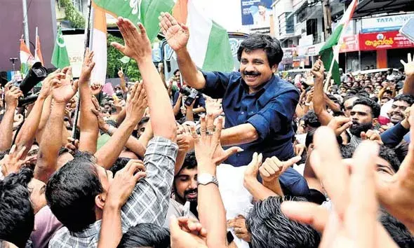 നിലമ്പൂരില്‍ തകര്‍പ്പന്‍ വിജയം നേടിയതിന് പിന്നാലെ വോട്ടര്‍മാര്‍ക്ക് നന്ദി പറയാന്‍ മണ്ഡല പര്യടനവുമായി ആര്യാടന്‍ ഷൗക്കത്ത്