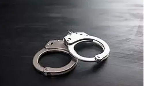 കൗണ്സിലിങ്ങിനെത്തിയ പതിനാലുകാരിയെ പീഡിപ്പിച്ച കേസില് പ്രതിയായ ഡോക്ടര് അറസ്റ്റില് കൗണ്സിലിങ്ങിനെത്തിയ പതിനാലുകാരിയെ പീഡിപ്പിച്ച കേസില് പ്രതിയായ ഡോക്ടര് അറസ്റ്റില്