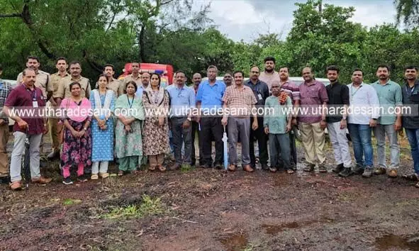 ജില്ലയില് എന്ഡോസള്ഫാന് നിര്വീര്യമാക്കുന്നതിനുള്ള നടപടി തുടങ്ങി; പി.സി.കെ ഗോഡൗണുകളില് നിന്ന് കീടനാശിനി വീപ്പയിലേക്ക് മാറ്റി ജില്ലയില് എന്ഡോസള്ഫാന് നിര്വീര്യമാക്കുന്നതിനുള്ള നടപടി തുടങ്ങി; പി.സി.കെ ഗോഡൗണുകളില് നിന്ന് കീടനാശിനി വീപ്പയിലേക്ക് മാറ്റി