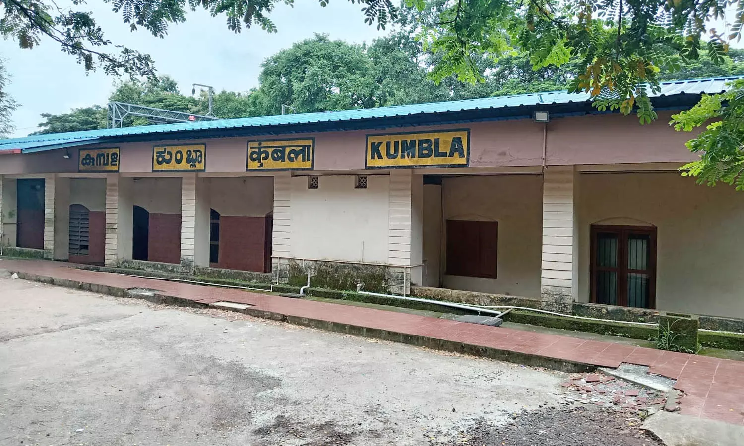 യാത്രക്കാര് ചോദിച്ചത് കണ്ണൂരിന് വടക്കോട്ടേക്ക് നീട്ടാന്, ഷൊര്ണൂറിന് കിഴക്കോട്ടേക്ക് നീട്ടി റെയില്വെ; പ്രതിഷേധം കനക്കുന്നു യാത്രക്കാര് ചോദിച്ചത് കണ്ണൂരിന് വടക്കോട്ടേക്ക് നീട്ടാന്, ഷൊര്ണൂറിന് കിഴക്കോട്ടേക്ക് നീട്ടി റെയില്വെ; പ്രതിഷേധം കനക്കുന്നു