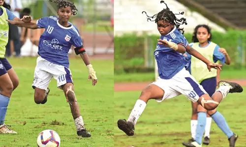 മുന്നില് നിന്ന് മിര്ഹാന മിന്നി; സംസ്ഥാന ജൂനിയര് ഫുട്ബോളില് ഗോള്മഴ പെയ്യിച്ച് കാസര്കോട് മുന്നില് നിന്ന് മിര്ഹാന മിന്നി; സംസ്ഥാന ജൂനിയര് ഫുട്ബോളില് ഗോള്മഴ പെയ്യിച്ച് കാസര്കോട്