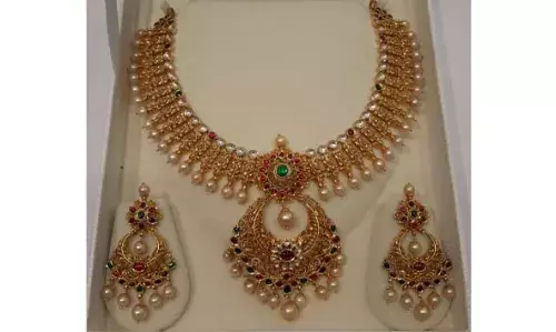 സ്വര്ണപ്രേമികള്ക്ക് ആശ്വസിക്കാം; പവന് 400 രൂപ താഴ്ന്ന് 71,440 സ്വര്ണപ്രേമികള്ക്ക് ആശ്വസിക്കാം; പവന് 400 രൂപ താഴ്ന്ന് 71,440