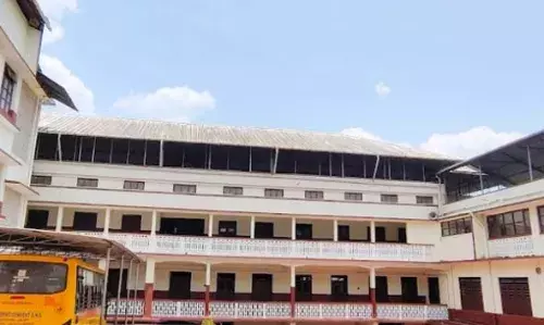 വിദ്യാര്ത്ഥികള്ക്ക് പ്രത്യേക മതചിഹ്നം ഉള്പ്പെട്ട ടാഗ്; കാഞ്ഞങ്ങാട്ടെ സ്കൂളിനെതിരെ പ്രതിഷേധം വിദ്യാര്ത്ഥികള്ക്ക് പ്രത്യേക മതചിഹ്നം ഉള്പ്പെട്ട ടാഗ്; കാഞ്ഞങ്ങാട്ടെ സ്കൂളിനെതിരെ പ്രതിഷേധം