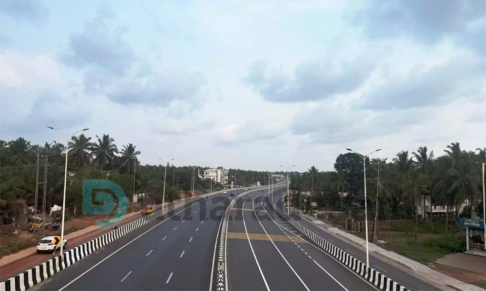 എന്.എച്ച് തലപ്പാടി- ചെങ്കള റീച്ച് ജൂലൈയില് ഔദ്യോഗികമായി തുറക്കും; ജൂലൈ 15 ഓടെ പണി പൂര്ത്തിയാക്കും എന്.എച്ച് തലപ്പാടി- ചെങ്കള റീച്ച് ജൂലൈയില് ഔദ്യോഗികമായി തുറക്കും; ജൂലൈ 15 ഓടെ പണി പൂര്ത്തിയാക്കും