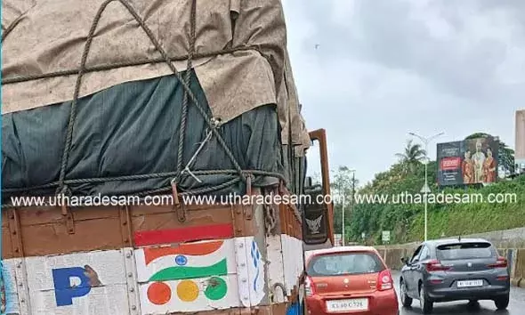 കുമ്പളയില്‍ കഴിഞ്ഞദിവസം അപകടം നടന്ന സ്ഥലത്ത് വീണ്ടും അപകടം; കാറിന്റെ പിറകില്‍ ലോറിയിടിച്ചു