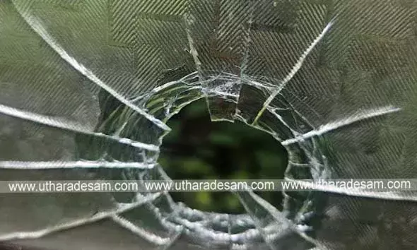 വോര്‍ക്കാടിയില്‍ പന്നിക്ക് വെച്ച വെടിയുണ്ട ലക്ഷ്യം തെറ്റി വീടിന്റെ ജനല്‍ ചില്ലിലേക്ക് തുളച്ചുകയറി