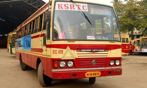 കെ.എസ്.ആര്‍.ടി.സി ബസ് കുലുങ്ങിയതിനെ തുടര്‍ന്ന് സീറ്റില്‍ നിന്ന് തെറിച്ചു വീണ യാത്രക്കാരന്റെ നട്ടെല്ല് തകര്‍ന്നു: ഡ്രൈവര്‍ക്കെതിരെ കേസ്