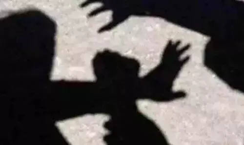 റാഗിംഗിനെതിരെ പ്രിന്സിപ്പലിനോട് പരാതി പറഞ്ഞ വിദ്യാര്ഥിയെ ആക്രമിച്ചു; 5 സീനിയര് വിദ്യാര്ഥികള്ക്കെതിരെ കേസ് റാഗിംഗിനെതിരെ പ്രിന്സിപ്പലിനോട് പരാതി പറഞ്ഞ വിദ്യാര്ഥിയെ ആക്രമിച്ചു; 5 സീനിയര് വിദ്യാര്ഥികള്ക്കെതിരെ കേസ്