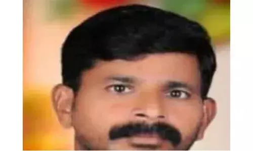 അസുഖത്തെ തുടര്ന്ന് ആസ്പത്രിയില് ചികിത്സയിലായിരുന്ന ചിത്ര-ശില്പ്പ കലാകാരന് മരിച്ചു അസുഖത്തെ തുടര്ന്ന് ആസ്പത്രിയില് ചികിത്സയിലായിരുന്ന ചിത്ര-ശില്പ്പ കലാകാരന് മരിച്ചു