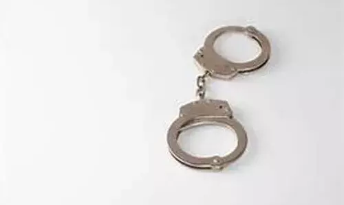 10ാം ക്ലാസ് വിദ്യാര്ത്ഥിനിയെ ലൈംഗികമായി പീഡിപ്പിച്ച കേസില് അസി.ഫിഷറീസ് എക്സ് റ്റന്ഷന് ഓഫീസര് അറസ്റ്റില് 10ാം ക്ലാസ് വിദ്യാര്ത്ഥിനിയെ ലൈംഗികമായി പീഡിപ്പിച്ച കേസില് അസി.ഫിഷറീസ് എക്സ് റ്റന്ഷന് ഓഫീസര് അറസ്റ്റില്