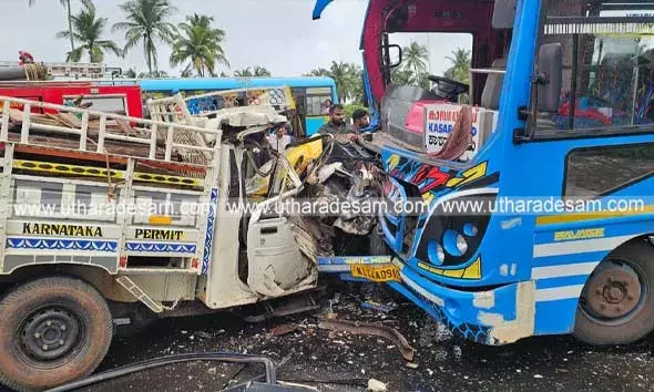 മൊഗ്രാല്‍ പുത്തൂരില്‍ സ്വകാര്യ ബസും പിക്കപ്പ് വാനും കൂട്ടിയിച്ച് നിരവധി പേര്‍ക്ക് പരിക്ക്