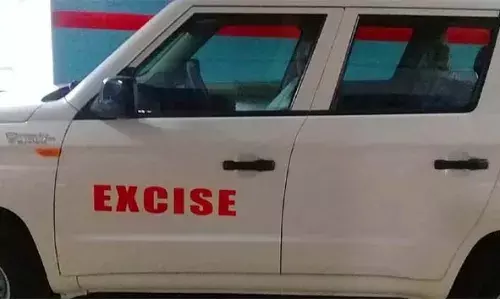 എക്സൈസ് പരിശോധനയില് കഞ്ചാവും മദ്യവും പിടികൂടി; ഒരാള് അറസ്റ്റില് എക്സൈസ് പരിശോധനയില് കഞ്ചാവും മദ്യവും പിടികൂടി; ഒരാള് അറസ്റ്റില്