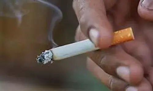 15കാരനെ സിഗരറ്റ് വലിക്കാന് നിര്ബന്ധിച്ചു; എതിര്ത്തപ്പോള് മര്ദ്ദനം 15കാരനെ സിഗരറ്റ് വലിക്കാന് നിര്ബന്ധിച്ചു; എതിര്ത്തപ്പോള് മര്ദ്ദനം