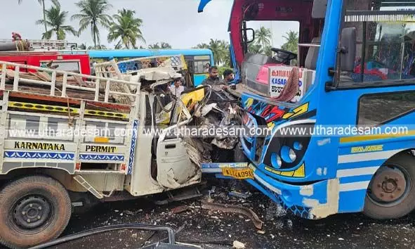 മൊഗ്രാല് പുത്തൂരില് സ്വകാര്യ ബസും പിക്കപ്പ് വാനും കൂട്ടിയിച്ച് നിരവധി പേര്ക്ക് പരിക്ക് മൊഗ്രാല് പുത്തൂരില് സ്വകാര്യ ബസും പിക്കപ്പ് വാനും കൂട്ടിയിച്ച് നിരവധി പേര്ക്ക് പരിക്ക്