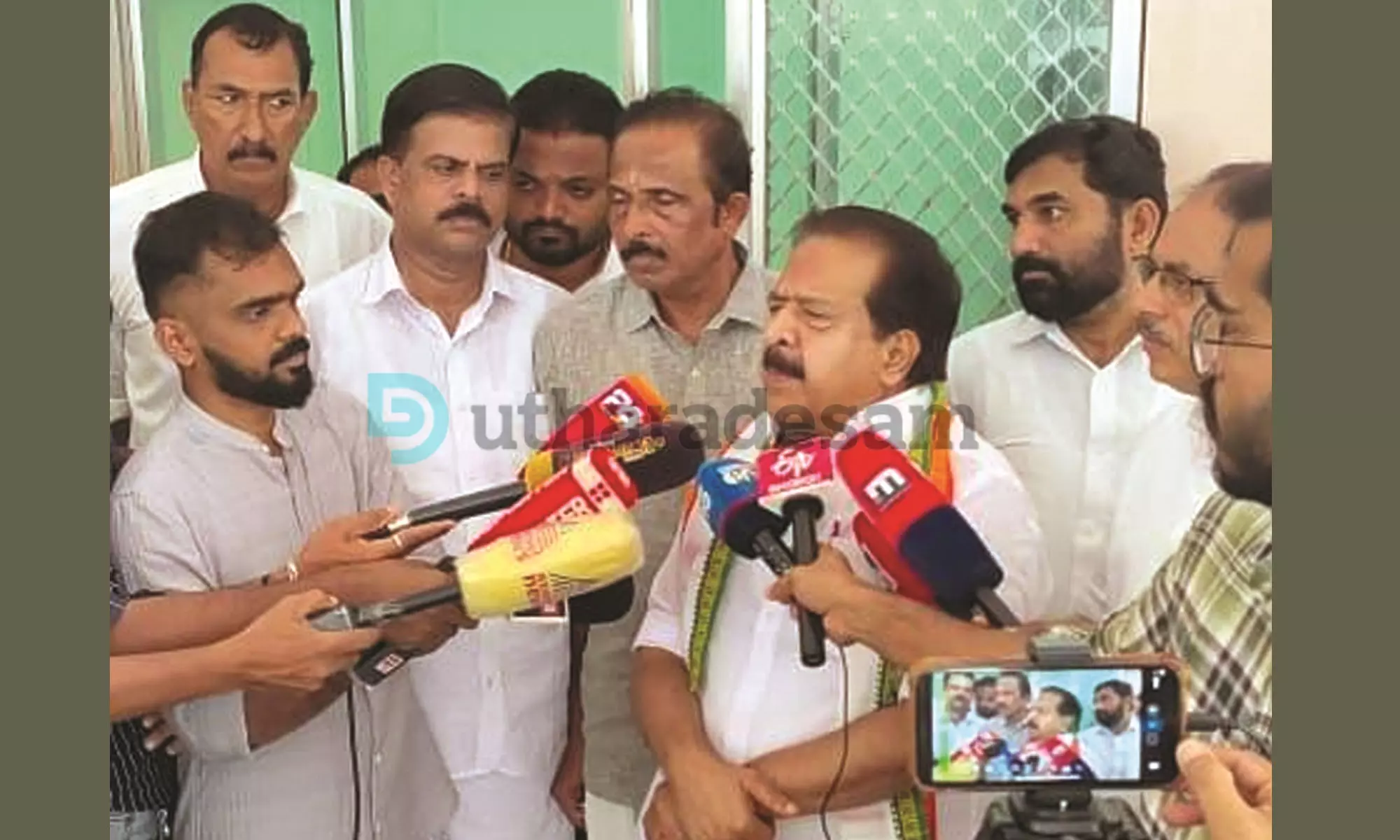 ആരോഗ്യമന്ത്രിയെ പുറത്താക്കാന് മുഖ്യമന്ത്രി തയ്യാറാകണം -രമേശ് ചെന്നിത്തല ആരോഗ്യമന്ത്രിയെ പുറത്താക്കാന് മുഖ്യമന്ത്രി തയ്യാറാകണം -രമേശ് ചെന്നിത്തല