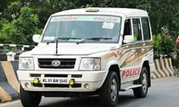 ആരോഗ്യമന്ത്രിയുടെ രാജി ആവശ്യപ്പെട്ട് റോഡ് ഉപരോധത്തിനെത്തിയ യൂത്ത് ലീഗ് പ്രവര്‍ത്തകരെ പൊലീസ് ബലം പ്രയോഗിച്ചു നീക്കി