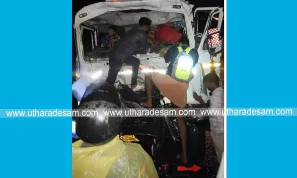 മഞ്ചേശ്വരത്ത് ഓടിക്കൊണ്ടിരുന്ന ലോറിയുടെ പിറകില്‍ മറ്റൊരു ലോറിയിടിച്ച് ജീവനക്കാര്‍ക്ക് പരിക്ക്; ഒരാളുടെ നില ഗുരുതരം