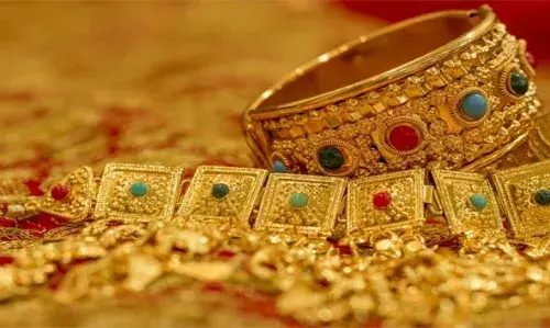 സ്വര്ണം വാങ്ങുന്നവര്ക്ക് ആശ്വാസം; ഒറ്റയടിക്ക് കുറഞ്ഞത് 400 രൂപ, പവന് 72,080 സ്വര്ണം വാങ്ങുന്നവര്ക്ക് ആശ്വാസം; ഒറ്റയടിക്ക് കുറഞ്ഞത് 400 രൂപ, പവന് 72,080