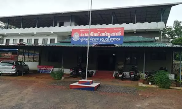 വാഹനാപകടത്തെ ചൊല്ലി സംഘട്ടനം; തടയാനെത്തിയ പൊലീസുകാരെ അക്രമിച്ചു; യുവാവ് അറസ്റ്റില് വാഹനാപകടത്തെ ചൊല്ലി സംഘട്ടനം; തടയാനെത്തിയ പൊലീസുകാരെ അക്രമിച്ചു; യുവാവ് അറസ്റ്റില്