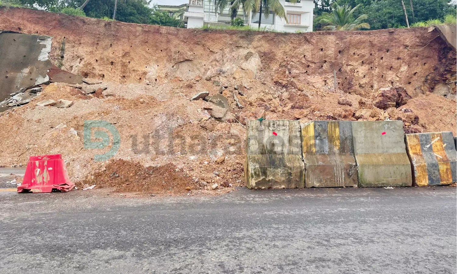 ഇനിയും വീഴുമോ?; ദേശീയപാതയില്‍ ബേവിഞ്ച-ചട്ടഞ്ചാല്‍ ഭാഗങ്ങളിലെ ഭീതിയൊഴിയുന്നില്ല