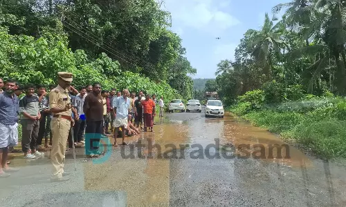 ചെര്‍ക്കള-കല്ലടുക്ക റോഡിന്റെ ശോചനീയാവസ്ഥ: നാട്ടുകാര്‍ റോഡ് ഉപരോധിച്ചു