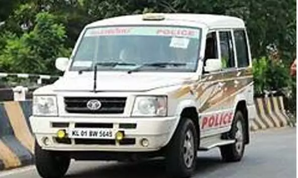 സഹപാഠിയോട് സംസാരിച്ച വിദ്യാര്ഥിക്ക് വധഭീഷണി; ഒരാള് കസ്റ്റഡിയില് സഹപാഠിയോട് സംസാരിച്ച വിദ്യാര്ഥിക്ക് വധഭീഷണി; ഒരാള് കസ്റ്റഡിയില്