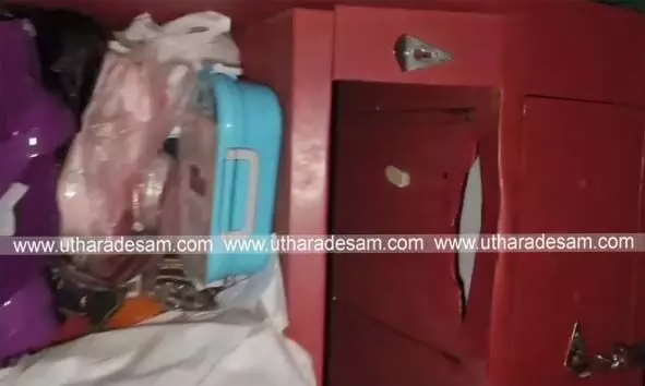 വാടകവീടിന്റെ ജനല് തകര്ത്ത് രണ്ടരപവന് സ്വര്ണം കവര്ന്നതായി പരാതി വാടകവീടിന്റെ ജനല് തകര്ത്ത് രണ്ടരപവന് സ്വര്ണം കവര്ന്നതായി പരാതി