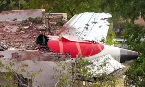 അഹമ്മദാബാദ് വിമാനാപകടം: പ്രാഥമിക അന്വേഷണ റിപ്പോര്ട്ട് പുറത്ത് വന്നതോടെ ദുരൂഹത; 2 എഞ്ചിനുകളുടേയും പ്രവര്ത്തനം നിലച്ചതായി കണ്ടെത്തല് അഹമ്മദാബാദ് വിമാനാപകടം: പ്രാഥമിക അന്വേഷണ റിപ്പോര്ട്ട് പുറത്ത് വന്നതോടെ ദുരൂഹത; 2 എഞ്ചിനുകളുടേയും പ്രവര്ത്തനം നിലച്ചതായി കണ്ടെത്തല്