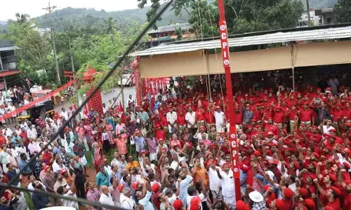 വെള്ളരിക്കുണ്ടിനെ ചുവപ്പണിയിച്ച്  സി.പി.ഐ ജില്ലാ സമ്മേളനത്തിന് പ്രൗഢ തുടക്കം