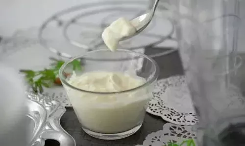 മഴക്കാലത്ത് ശരിയായ ഭക്ഷണം കഴിക്കുക: പ്രതിരോധശേഷി വര്ദ്ധിപ്പിക്കുന്നതിനും ആരോഗ്യം നിലനിര്ത്തുന്നതിനുമുള്ള 8 ഭക്ഷണക്രമ നുറുങ്ങുകള് ഇതാ മഴക്കാലത്ത് ശരിയായ ഭക്ഷണം കഴിക്കുക: പ്രതിരോധശേഷി വര്ദ്ധിപ്പിക്കുന്നതിനും ആരോഗ്യം നിലനിര്ത്തുന്നതിനുമുള്ള 8 ഭക്ഷണക്രമ നുറുങ്ങുകള് ഇതാ