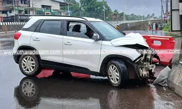 കുമ്പള ദേശീയ പാതയില്‍ കാര്‍ ഡിവൈഡറിലേക്ക് പാഞ്ഞു കയറി 4 പേര്‍ക്ക് പരിക്ക്; ഒരാളുടെ നില ഗുരുതരം; ഒരാഴ്ചക്കിടെ ഇത് 4ാമത്തെ സംഭവം