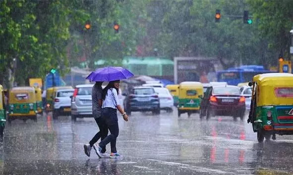 സംസ്ഥാനത്തെ മഴ മുന്നറിയിപ്പില് മാറ്റം; കണ്ണൂര്, കാസര്കോട് ജില്ലകളില് ഓറഞ്ച് അലര്ട്ട് സംസ്ഥാനത്തെ മഴ മുന്നറിയിപ്പില് മാറ്റം; കണ്ണൂര്, കാസര്കോട് ജില്ലകളില് ഓറഞ്ച് അലര്ട്ട്