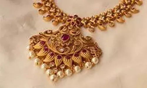 4 ദിവസത്തെ കുതിപ്പിന് ശേഷം സ്വര്ണവിലയില് നേരിയ ഇടിവ്; പവന് 73,160 രൂപ 4 ദിവസത്തെ കുതിപ്പിന് ശേഷം സ്വര്ണവിലയില് നേരിയ ഇടിവ്; പവന് 73,160 രൂപ