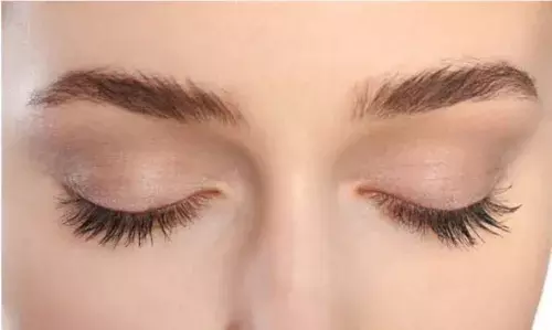 കട്ടിയുള്ളതും നീളമുള്ളതുമായ മനോഹരമായ കണ്പീലികള്ക്ക് ഇതാ ചില എളുപ്പവഴികള് കട്ടിയുള്ളതും നീളമുള്ളതുമായ മനോഹരമായ കണ്പീലികള്ക്ക് ഇതാ ചില എളുപ്പവഴികള്