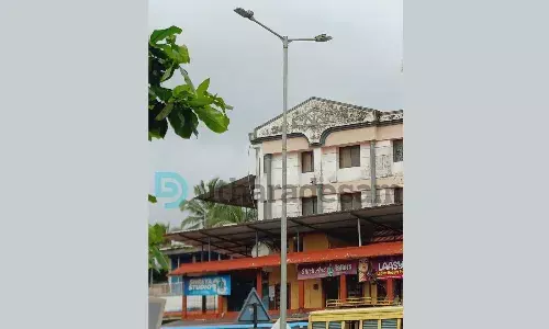 കുമ്പള-ബദിയടുക്ക റോഡിലെ  തെരുവ് വിളക്കുകള് വീണ്ടും കണ്ണടച്ചു കുമ്പള-ബദിയടുക്ക റോഡിലെ  തെരുവ് വിളക്കുകള് വീണ്ടും കണ്ണടച്ചു